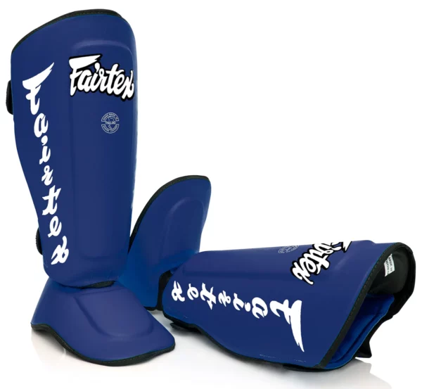 Les protège-tibias Fairtex SP7 offrent une protection maximale avec leur design enveloppant et leur mousse haute densité. Idéals pour les sports de combat, ils sont légers, durables et disposent de sangles ajustables pour un ajustement parfait. Parfaits pour les entraînements intensifs et les compétitions.