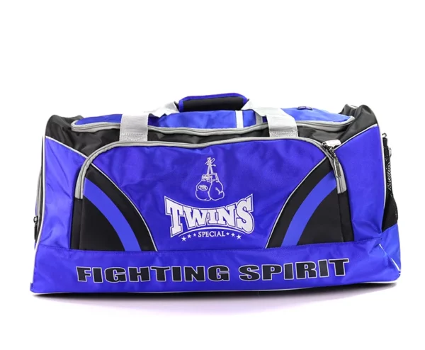 Découvrez le Twins Bag bleu, un sac de sport polyvalent et élégant, parfait pour tous vos besoins sportifs et quotidiens. Conçu pour les athlètes et les amateurs de fitness, ce sac allie style et praticité.