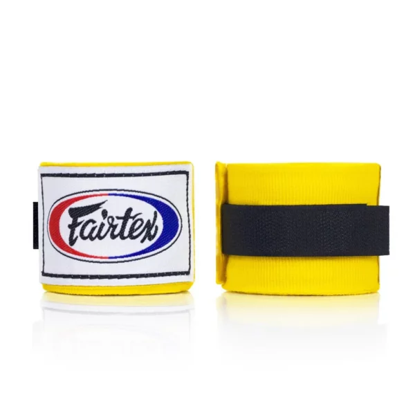 Les bandes de protection Fairtex jaune HW2 rose sont semi-élastiques, mesurent 4,5 mètres de long et sont composées de 65% de nylon et 35% de coton. Elles offrent une protection optimale pour les doigts et les poignets, avec une boucle pour le pouce et une fermeture velcro