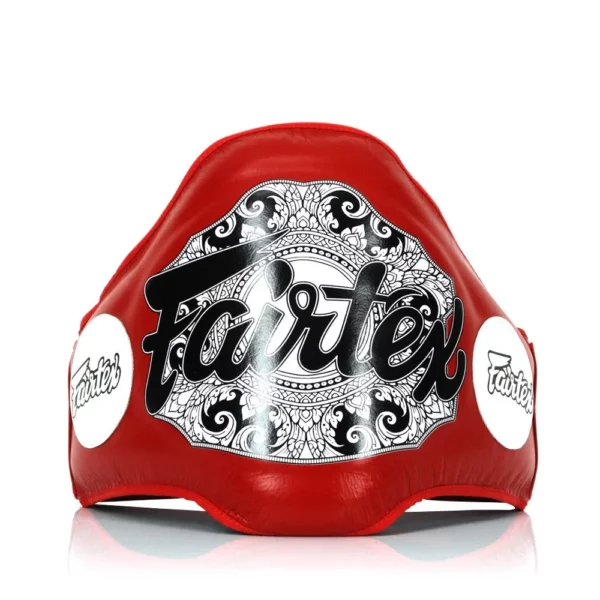 La ceinture de protection Fairtex BPV2 est idéale pour les entraînements intensifs. Fabriquée en cuir 100% et dotée de mousse à haute densité, elle offre une protection optimale contre les coups. Légère et ajustable, elle convient à tous les gabarits. Parfaite pour les boxeurs exigeants