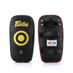 Améliorez vos sessions d’entraînement avec les Fairtex KPLC5 Lightweight Kick Pads et bénéficiez d’une protection et d’un confort inégalés.