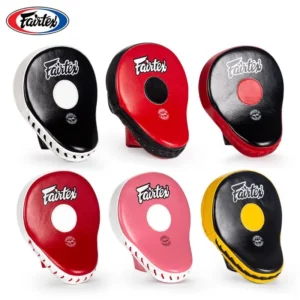 Pattes d'ours Fairtex FMV9, conçus pour offrir une précision et une durabilité inégalées. Fabriqués à la main en Thaïlande avec du cuir synthétique de haute qualité, ces mitts sont parfaits pour le Muay Thai, la boxe et le kickboxing.