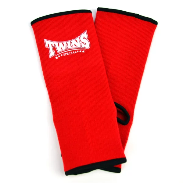 Les Chevillère de protection Twins rouge pour les pratiquants de sports de combats , idéal pour un soutient et renforcement des chevilles.