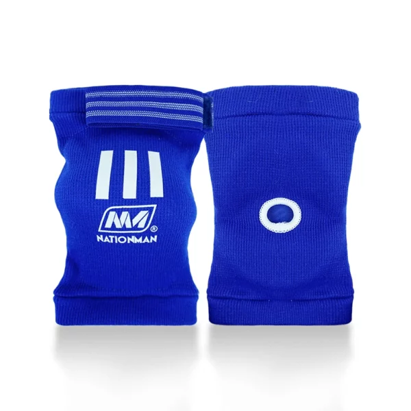 Les coudières de protection Nationman offrent une protection optimale pour les sports de combat. Fabriquées en coton résistant, elles sont homologuées pour la compétition. Disponibles en plusieurs couleurs, elles assurent un maintien parfait grâce à leur fermeture en velcro. Idéales pour le Muay Thai et le MMA