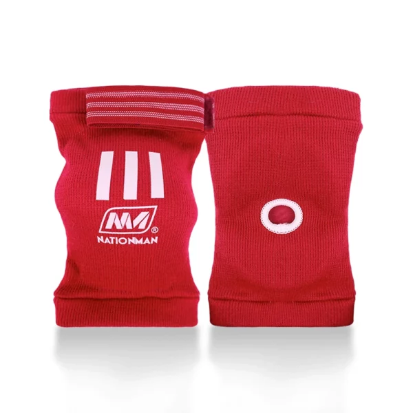 Les coudières de protection rouge Nationman offrent une protection optimale pour les sports de combat. Fabriquées en coton résistant, elles sont homologuées pour la compétition. Disponibles en plusieurs couleurs, elles assurent un maintien parfait grâce à leur fermeture en velcro. Idéales pour le Muay Thai et le MMA