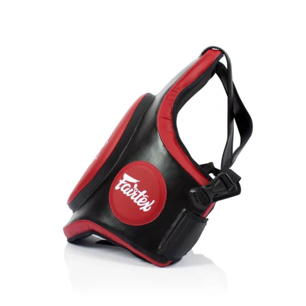 Plastron de protection Fairtex TV2 rouge vue de coté