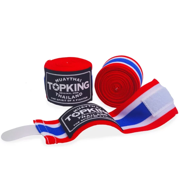 Les bandes de protection Topking Thai Flag offrent une protection optimale pour les mains et les poignets des boxeurs. Conçues avec des matériaux de haute qualité, elles sont durables et confortables. Idéales pour les entraînements intensifs, elles réduisent le risque de blessures et améliorent les performances des athlètes.