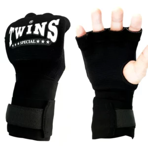 Les mitaines Twins CH7 sont idéales pour l’entraînement de boxe. Fabriquées en cuir de haute qualité, elles offrent une excellente durabilité et une protection optimale. Leur design ergonomique assure un confort maximal et une prise en main parfaite. Parfaites pour le Muay Thai et le MMA1