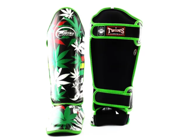 Les protège-tibias Twins FSGL10-54 “Grass” offrent une protection double en cuir de haute qualité. Conçus pour le Muay Thai, ils sont légers, ergonomiques et parfaits pour l’entraînement intensif. Fabriqués en Thaïlande, ils assurent un ajustement sécurisé grâce à leurs fermetures à crochets et boucles