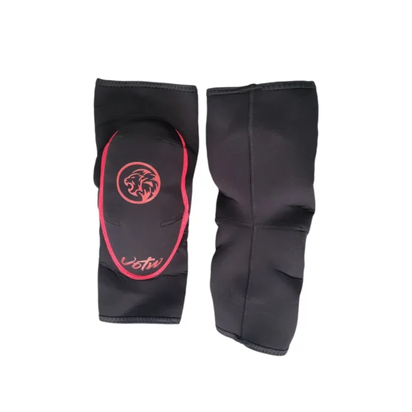 La coudière de protection mma assure une protection maximale pour les sports de combat comme la boxe et le muay-thaï. Conçue pour absorber les chocs et prévenir les blessures, elle offre un confort optimal grâce à son ajustement parfait. Achetez maintenant pour une sécurité accrue lors de vos entraînements.