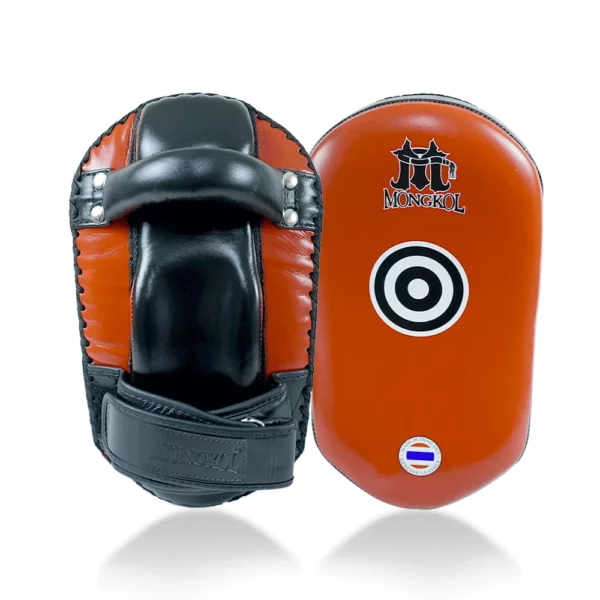 Les Mongkol Thai Boxing Kick Pads KGM02 sont le choix parfait pour ceux qui recherchent des équipements de haute qualité, durables et performants. Que vous soyez un entraîneur ou un pratiquant, ces paos vous offriront une expérience d’entraînement fluide et efficace.