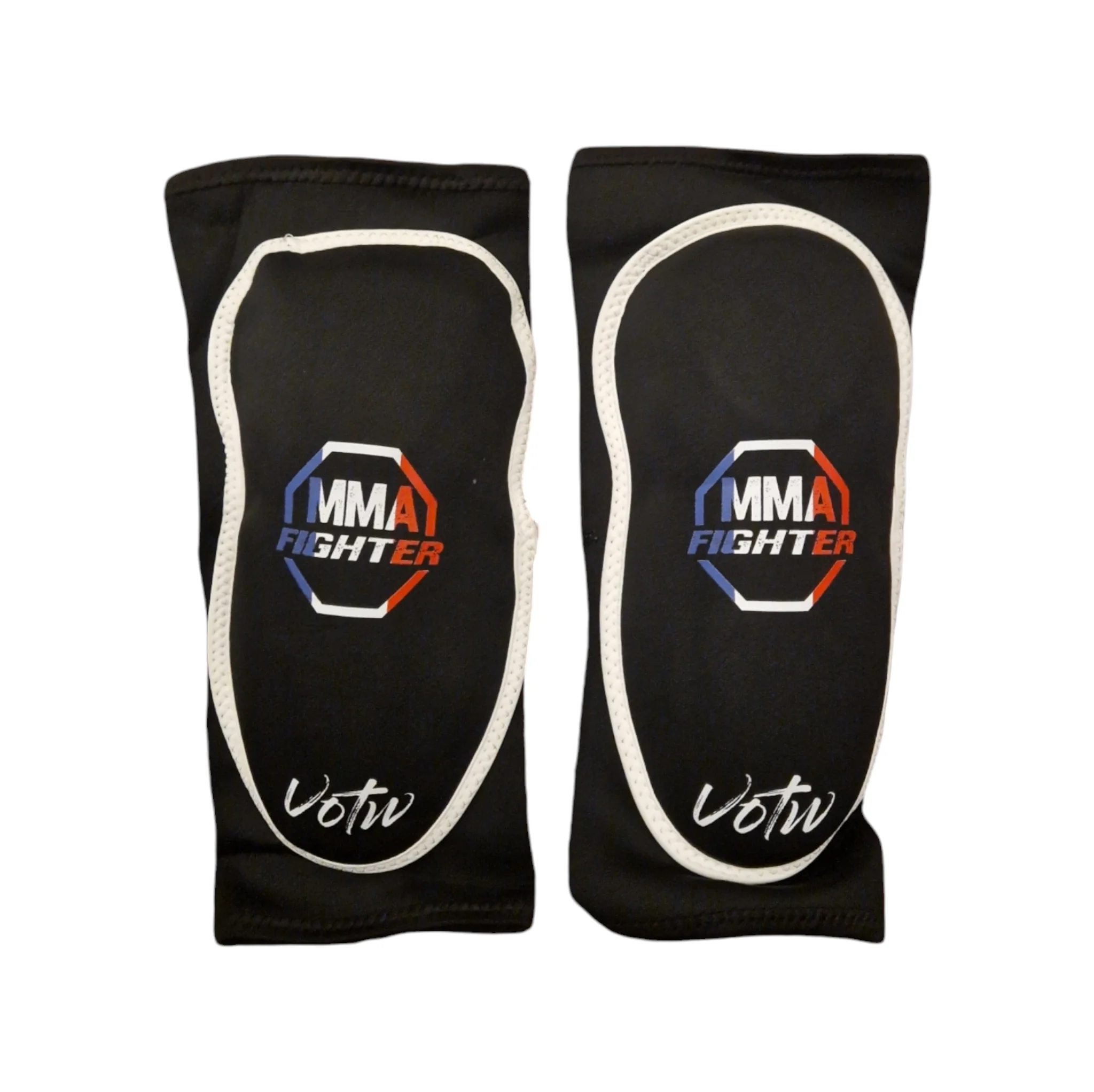 La coudière de protection mma fighter assure une protection maximale pour les sports de combat comme la boxe et le muay-thaï. Conçue pour absorber les chocs et prévenir les blessures, elle offre un confort optimal grâce à son ajustement parfait. Achetez maintenant pour une sécurité accrue lors de vos entraînements.